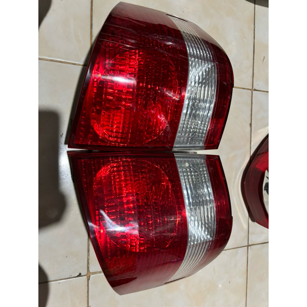 stoplamp lampu belakang Toyota  Alphard 2006