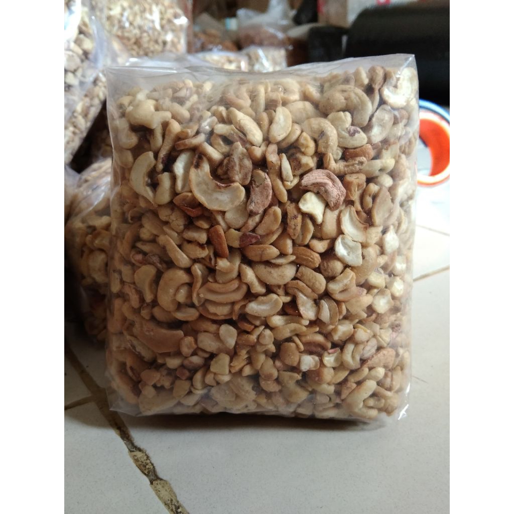 

Kacang Mede Patahan Mentah Murah