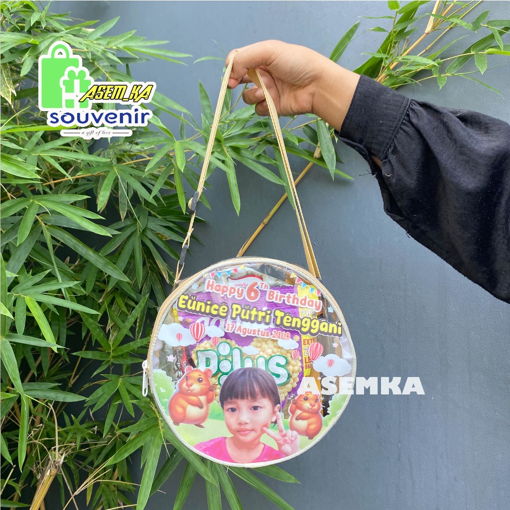 

Alesha Bag Tas Bulat Transparan Cetak UV Souvenir Ulang Tahun Anak Free Desain Custom Nama