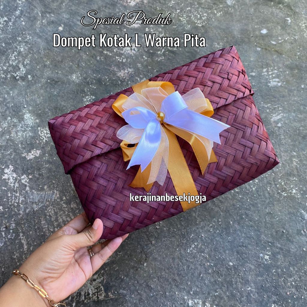 

DOMPET KOTAK L WARNA PITA PREMIUM | dompet makanan dompet bingkisan wadah kain hampers jogja hampers lebaran