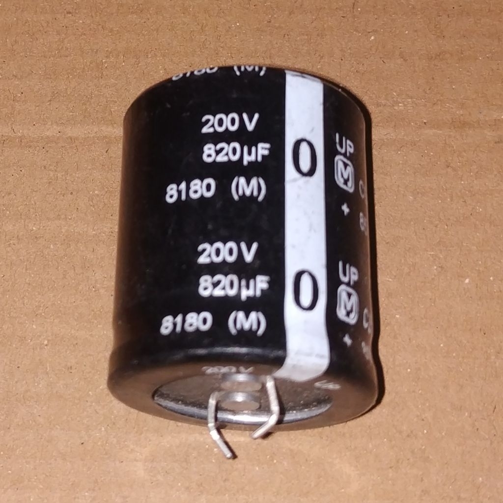 C Elco Elko 820uF 200V 820 uF 200 V Snap In