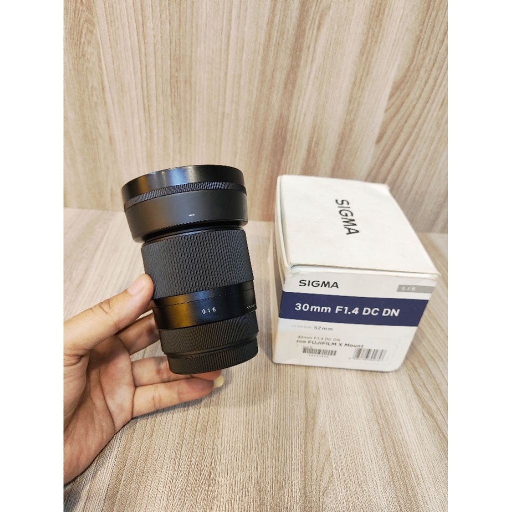 SIGMA 30MM 1.4 DC FUJIFILM - SIGMA 30MM 1.4 MULUS FOR FUJIFILM
