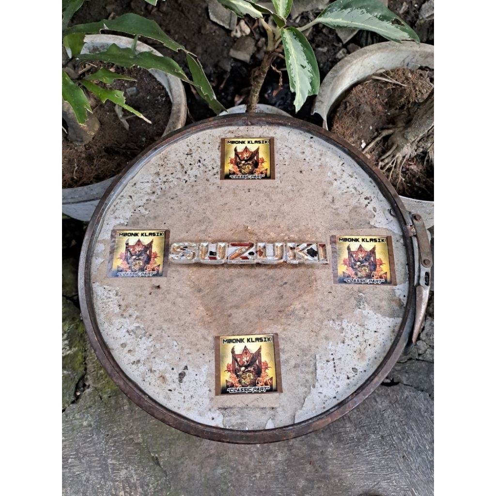 logo emblem tangki suzuki gt 185 twin gt 250 twin gt 380 twin ORIGINAL emblem tangki suzuki gt185 tw