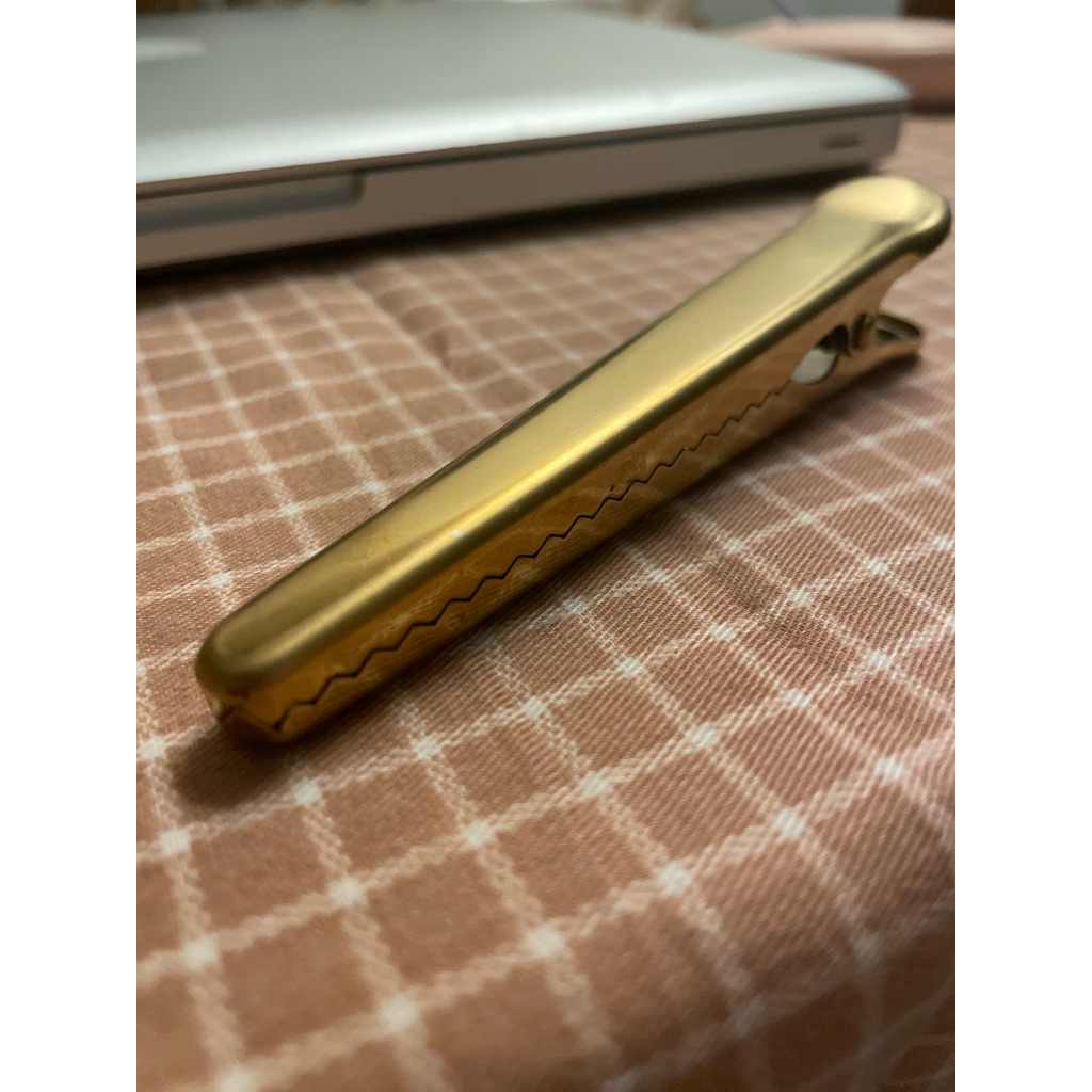 

Preloved Gold Metal Paper Clip