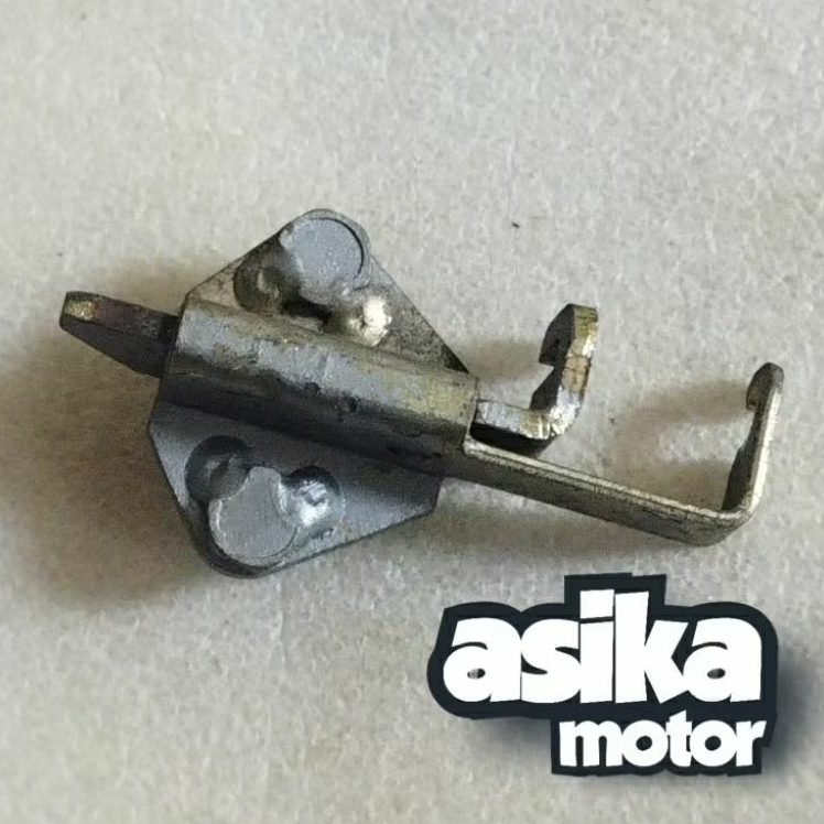 Besi Lawan kunci pengait tojokan Jok belakang Yamaha Jupiter MX 135 Original Copotan 1S7