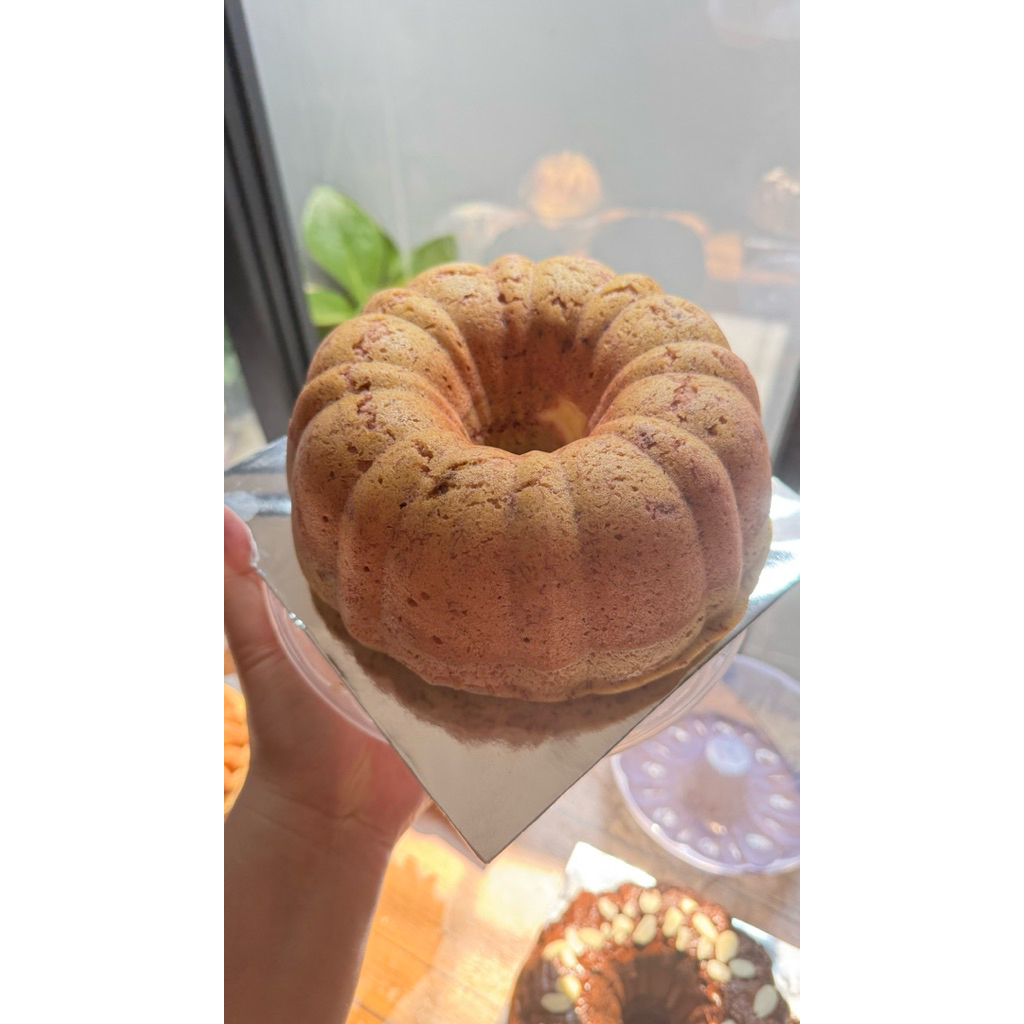 

Bolu Pisang Kukus - Filling Keju Lumer atau topping Coklat Almond