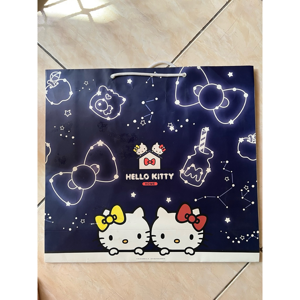 

Paper Bag Hello Kitty dan Gudetama 44x13x41