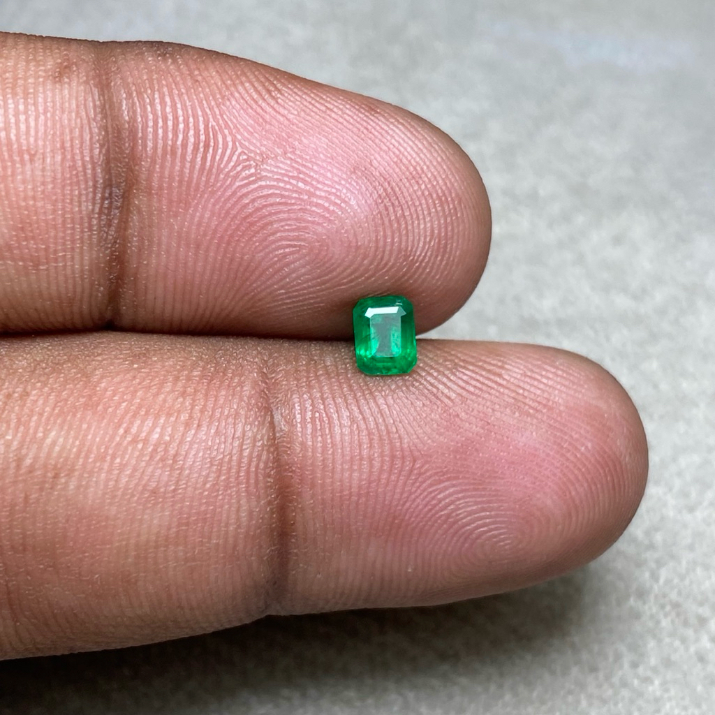 batu zamrud colombia natural zambian emerald jamrud ukuran kecil dim 5x4x3 CT 0.40