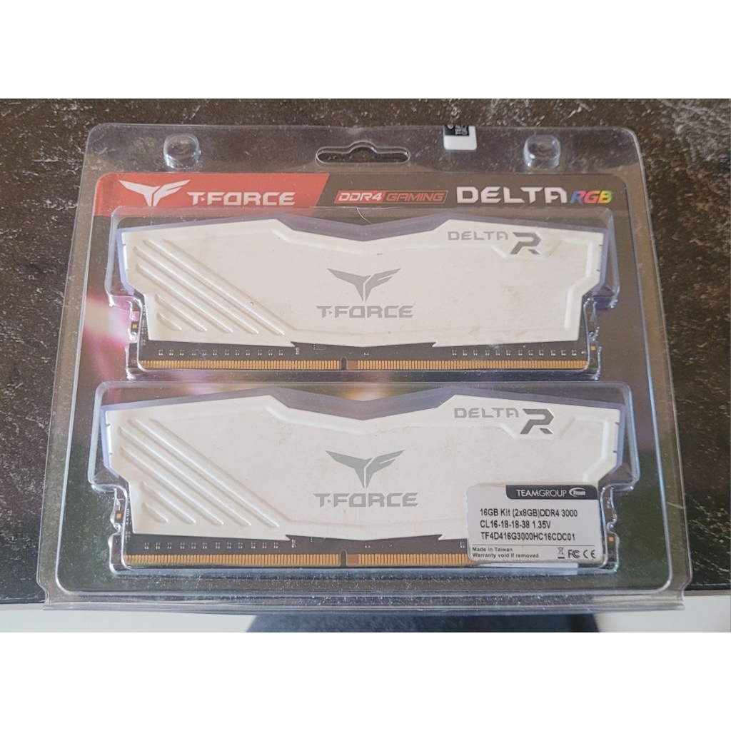 TEAM T-FORCE DELTA RGB DDR4 16GBKIT (2x8GB)  3000MHZ - Putih
