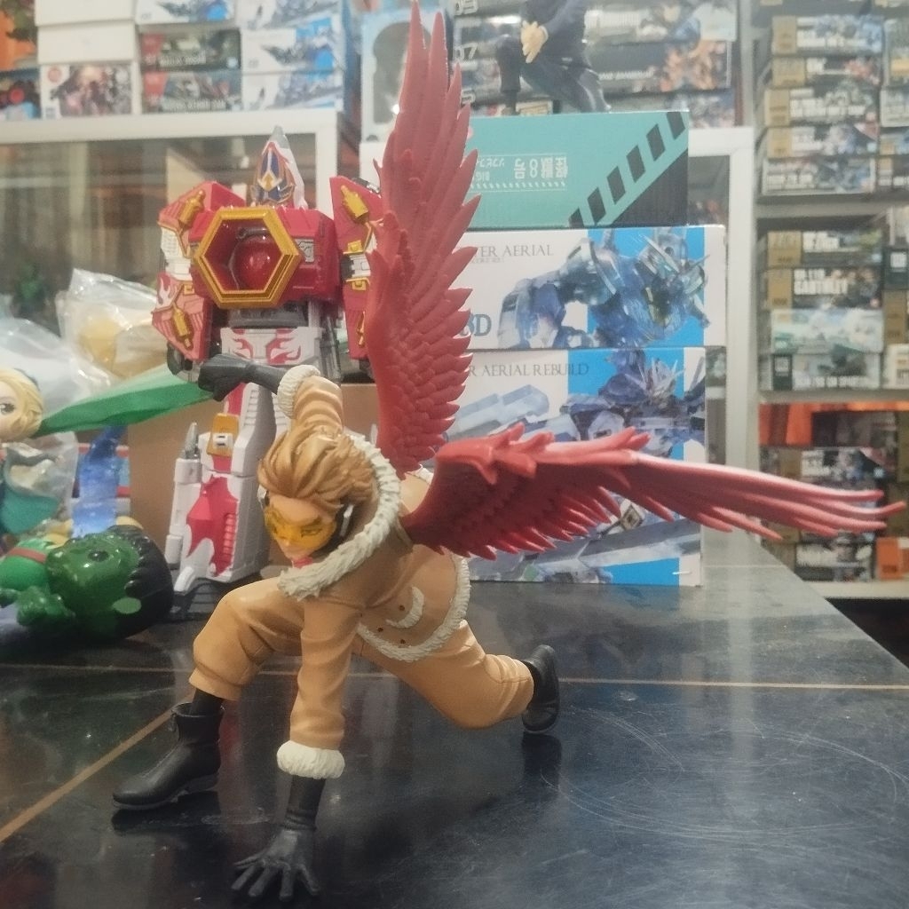 Figure Hawks - The Amazing Heroes Vol. 19