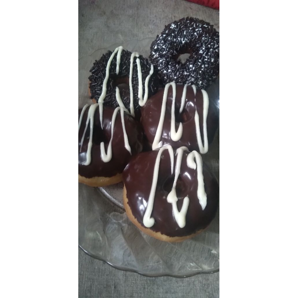 

Donat gemoy 1 box isi 6pcs