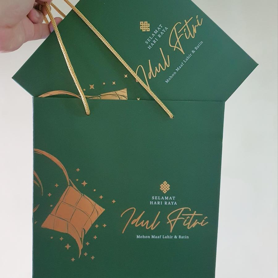 

Paperbag Idul Fitri Ukuran 23.5x5x28 cm Gambar Ketupat
