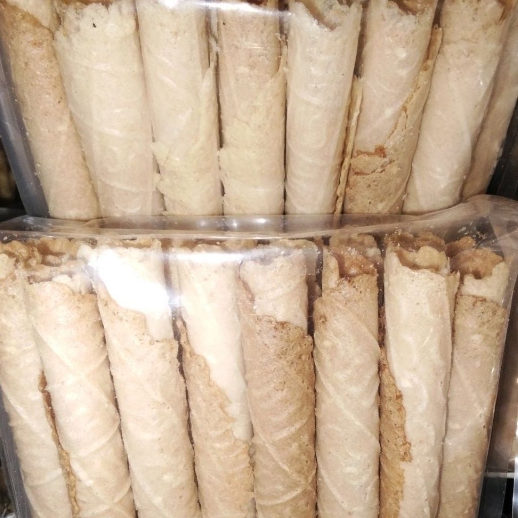 

2 pak kue semprong renyak manis