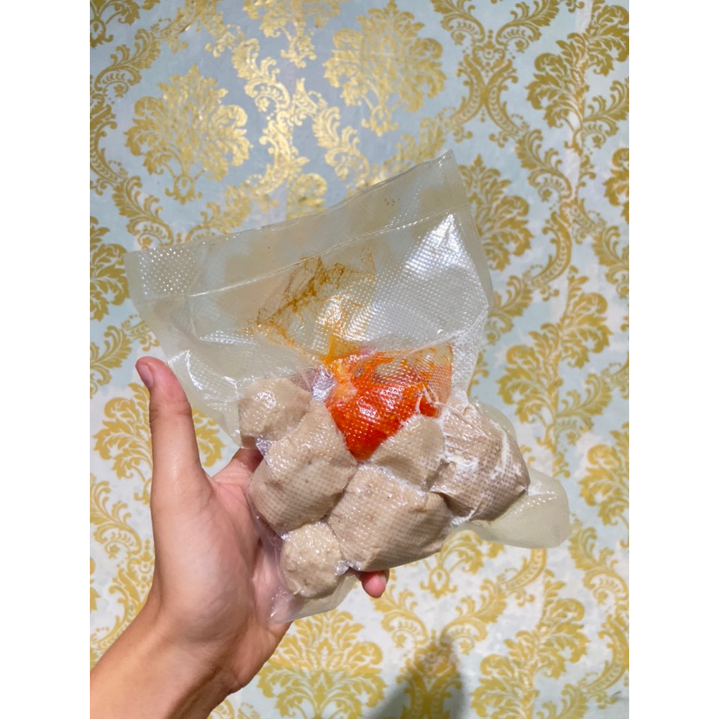 

BAKSO/BASO KEJU LELEH BY VANIA PEDAS MERCON/CHILI OIL