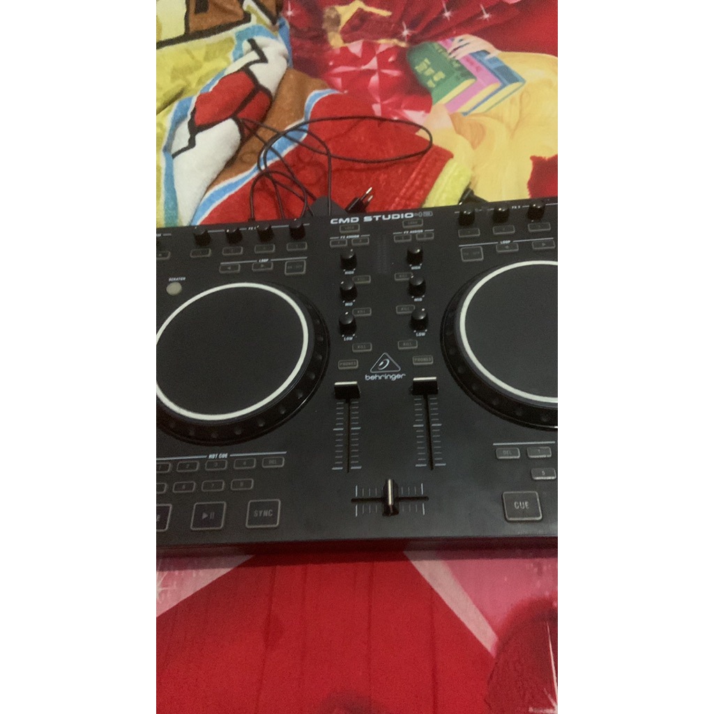 DJ controler behringer cmd studio 4a