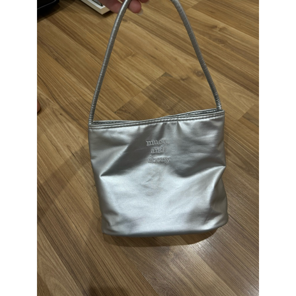 PRELOVED | Tas Small Tote MUCU AND EBONY TAOBAO SILVER TOTE GIRLY PRINCESS COQUETTE STYLISH OOTD