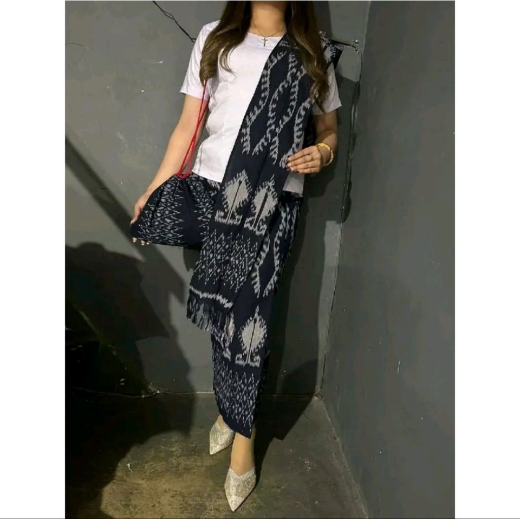 [Baju+Rok+Slendang+Tas] - Setelan Wanita Toraja Ntt Flores Tenun Asli jepara