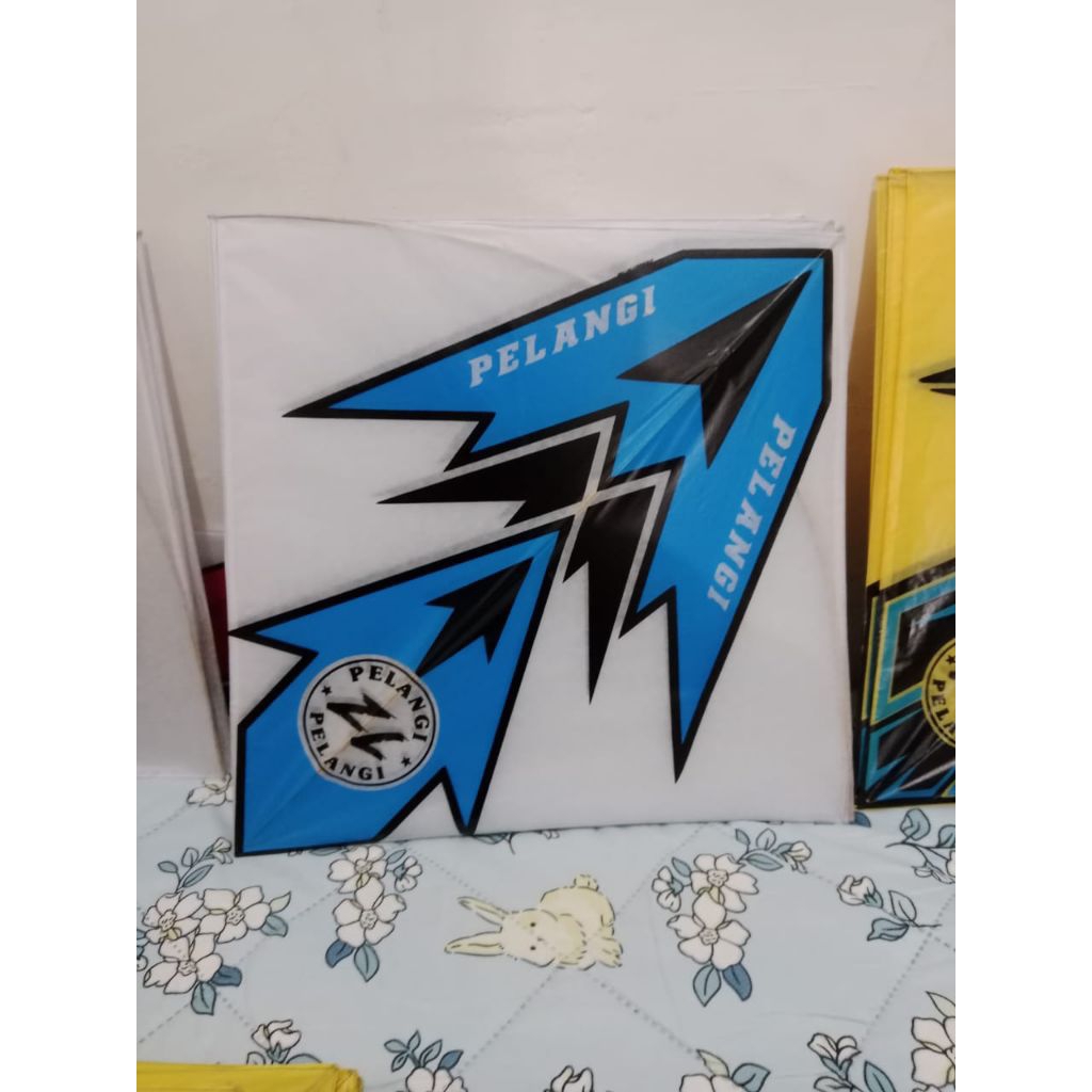 Layangan sukhoi aduan turnamen bahan kertas minyak dan bambu petung cocok di pakai turnamen atau har