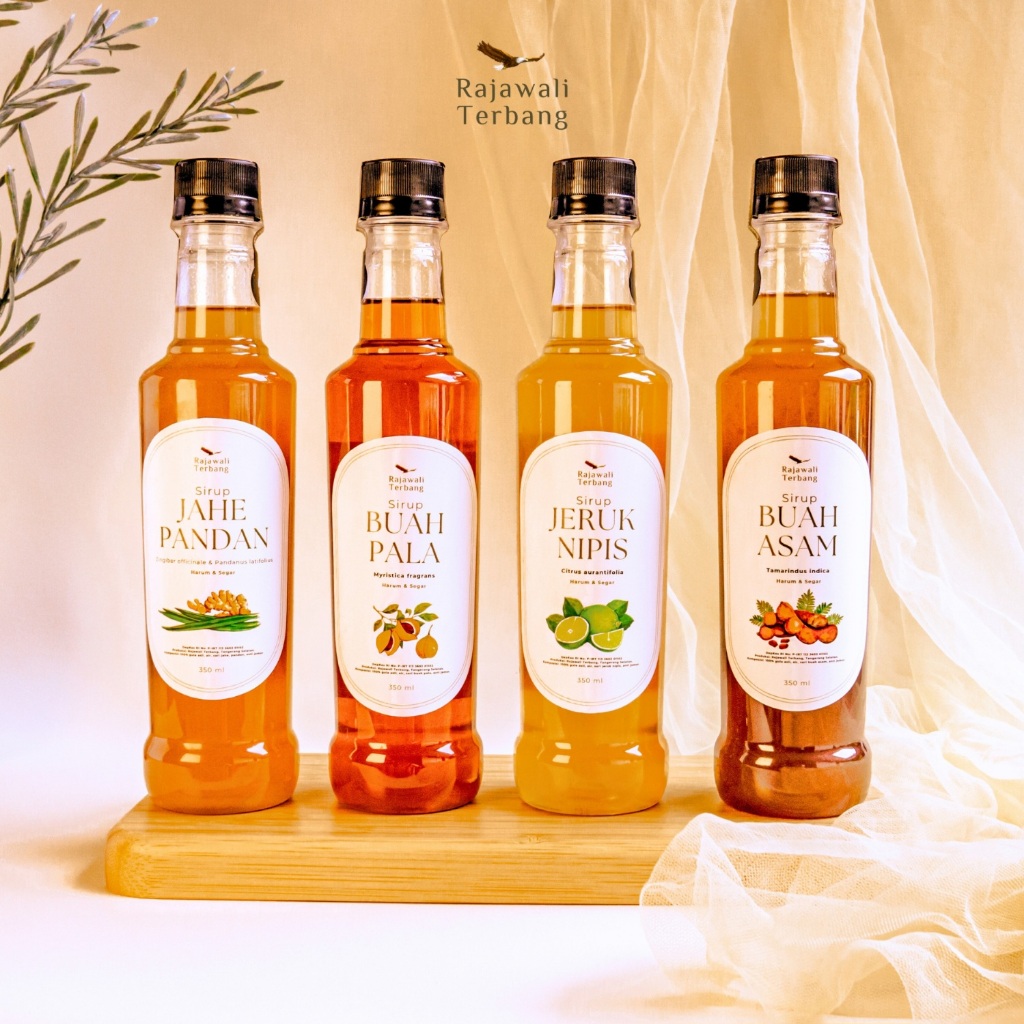 

Rajawali Terbang Sirup Tradisional Cap Rajawali Terbang Sari Pandan Jahe & Buah Pala Minuman Kesehatan Warisan Leluhur Tanpa Pewarna
