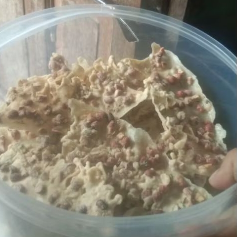 

peyek kacang tanah kemasan toples 10 liter varian kacang lebih padat