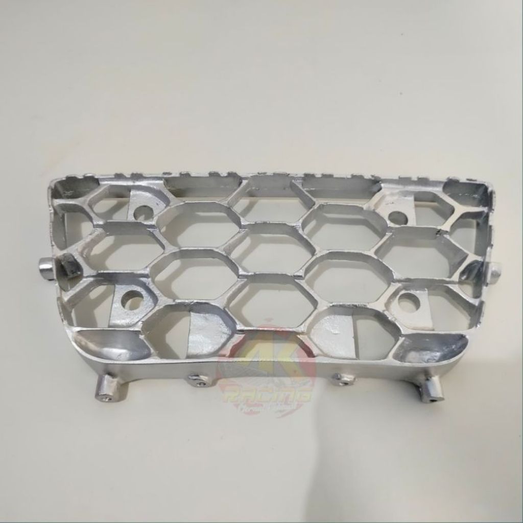 PIJAKAN KAKI HINO 500 NEW/PLATE STEP HINO 500/SPAREPART TRUK HINO/AKSESORIS MOBIL