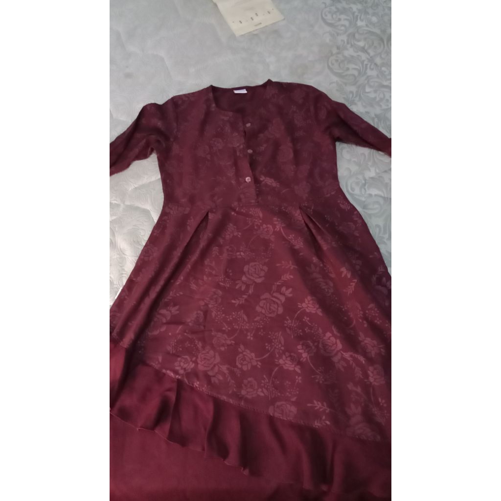 gamis rauna maroon set hijab