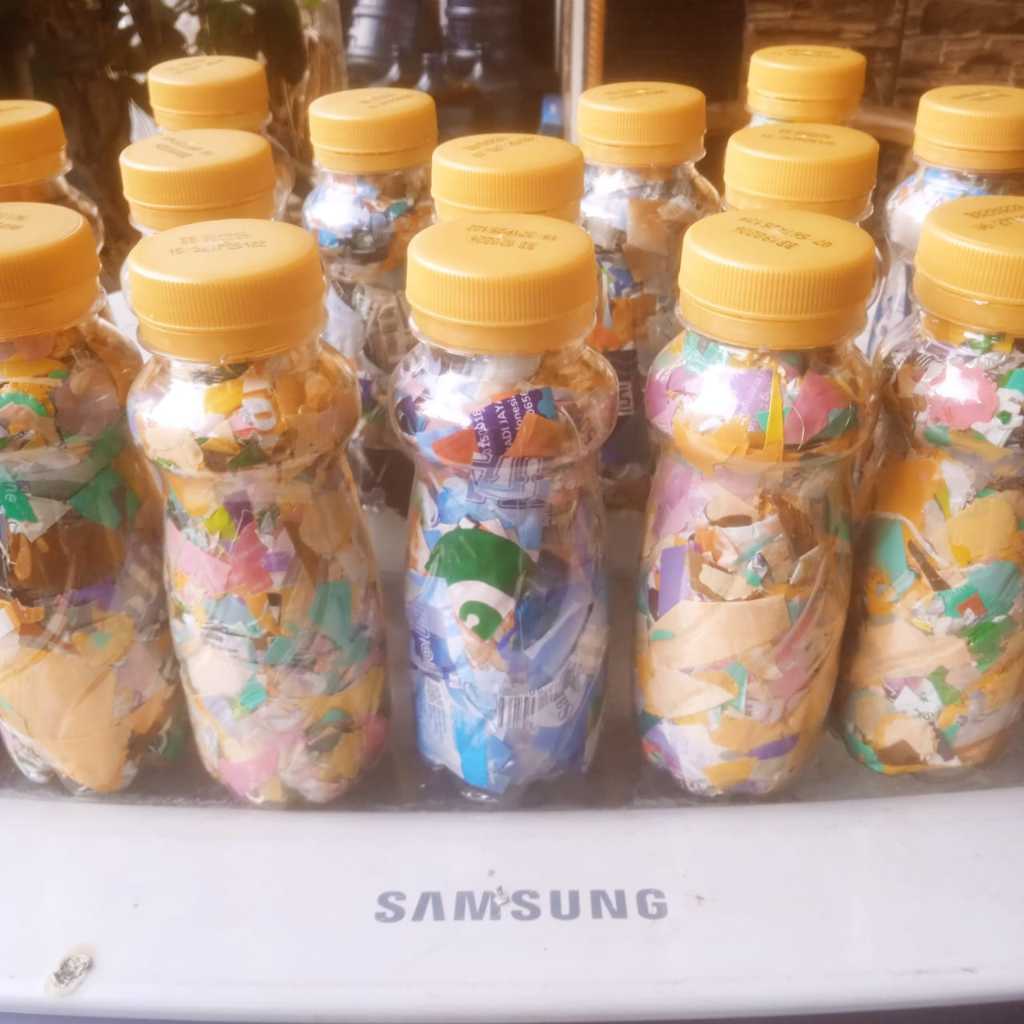 

Ecobrick (Cacahan Bungkus Plastik) Botol Golda Coffee 100 Gram - Lebih Ekonomis, Lebih Padat