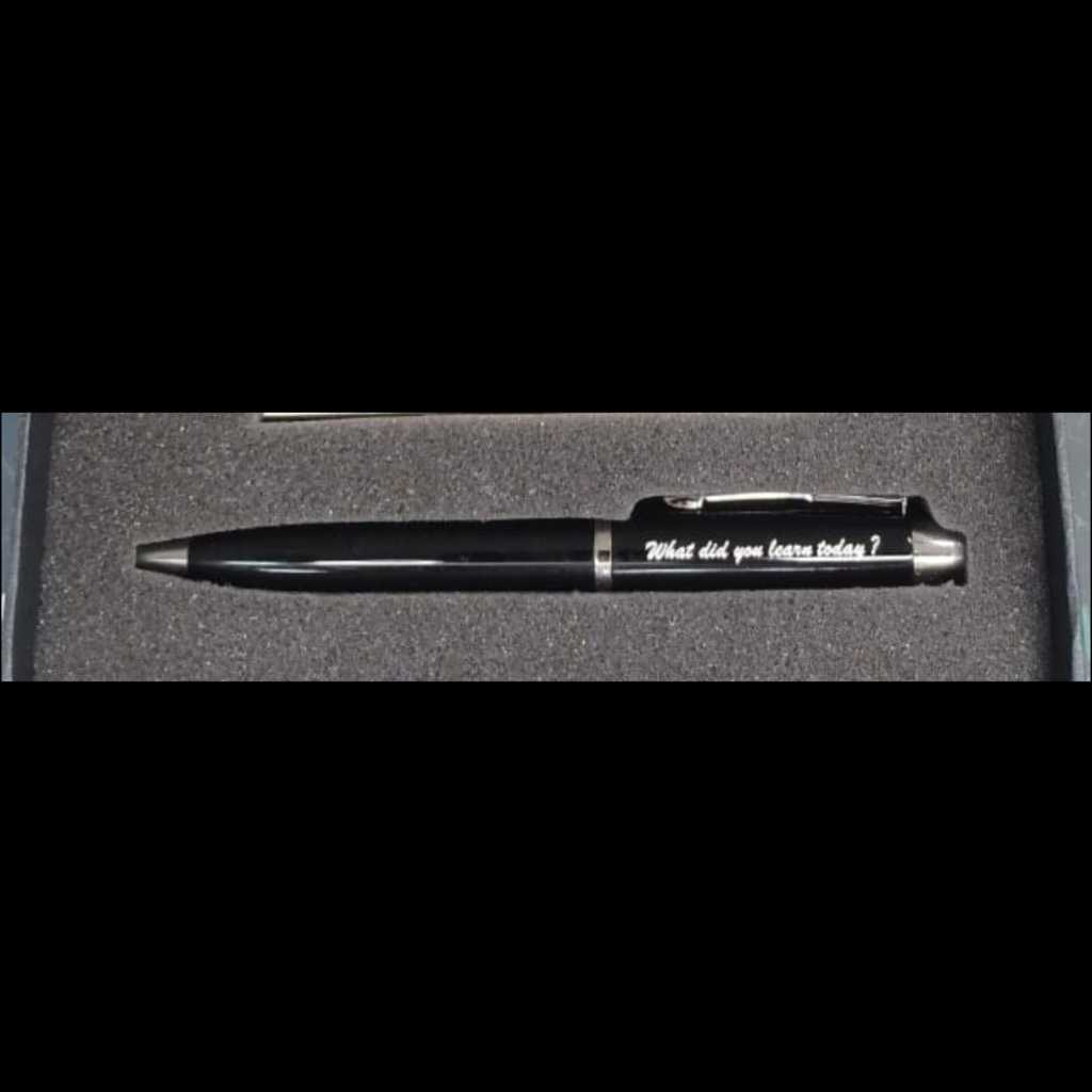 

Gift Set Pulpen + Box Premium Harga Sudah Termasuk Grafir Logo Di Pulpen Dan Logo Di Box