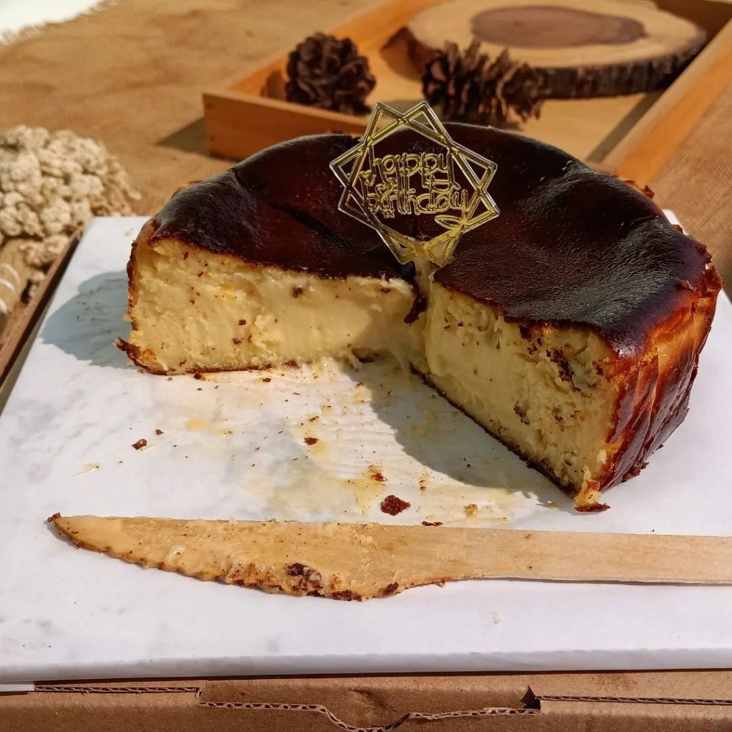 

BENTO CAKE / BASQUE BURNT CHEESE CAKE HALAL