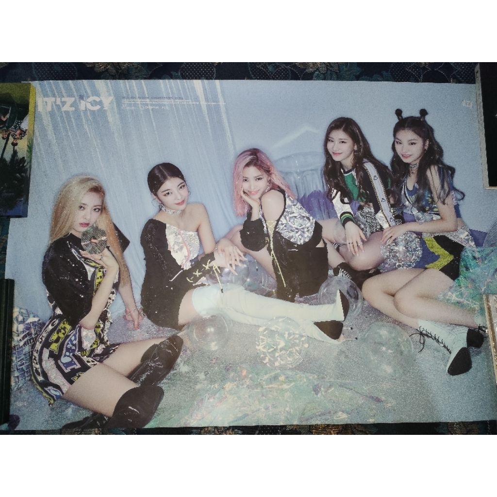 POSTER OFFICIAL ITZY ICY