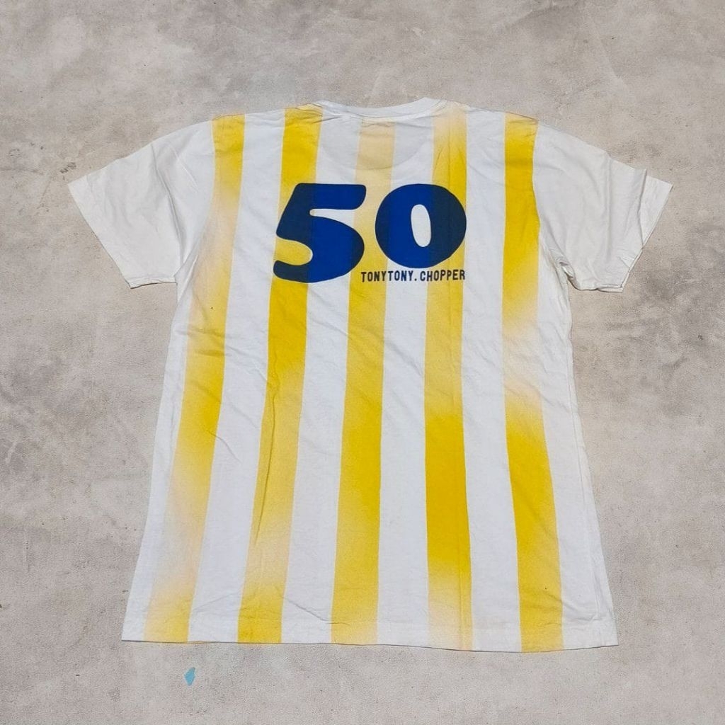 Baju kaos pria uniqlo x one piece Chopper putih kuning