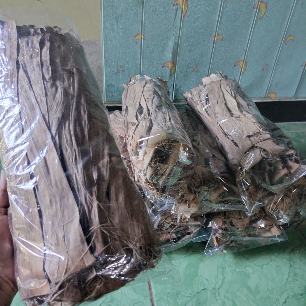 

100gr Daun pisang kering / Klaras