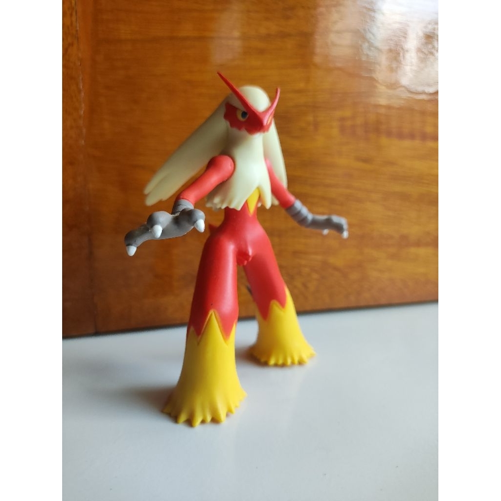 Figure Pokemon scale world blaziken