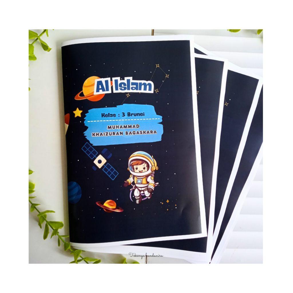 

Sampul Buku Custom Astronot Lucu