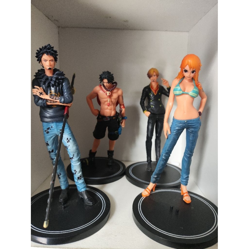 One piece recast figure