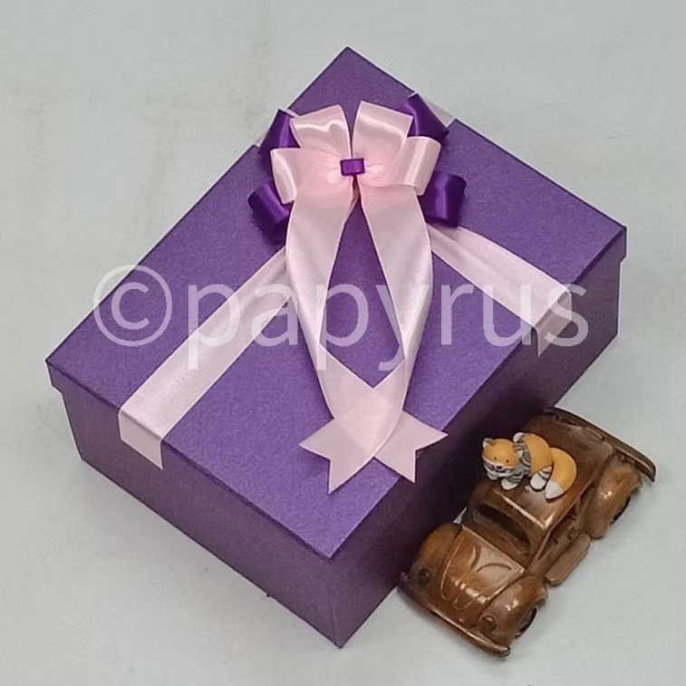 

PAPYRUS 17,5x22,5 Tinggi 10cm Kotak Kado Gift Box Hadiah V1