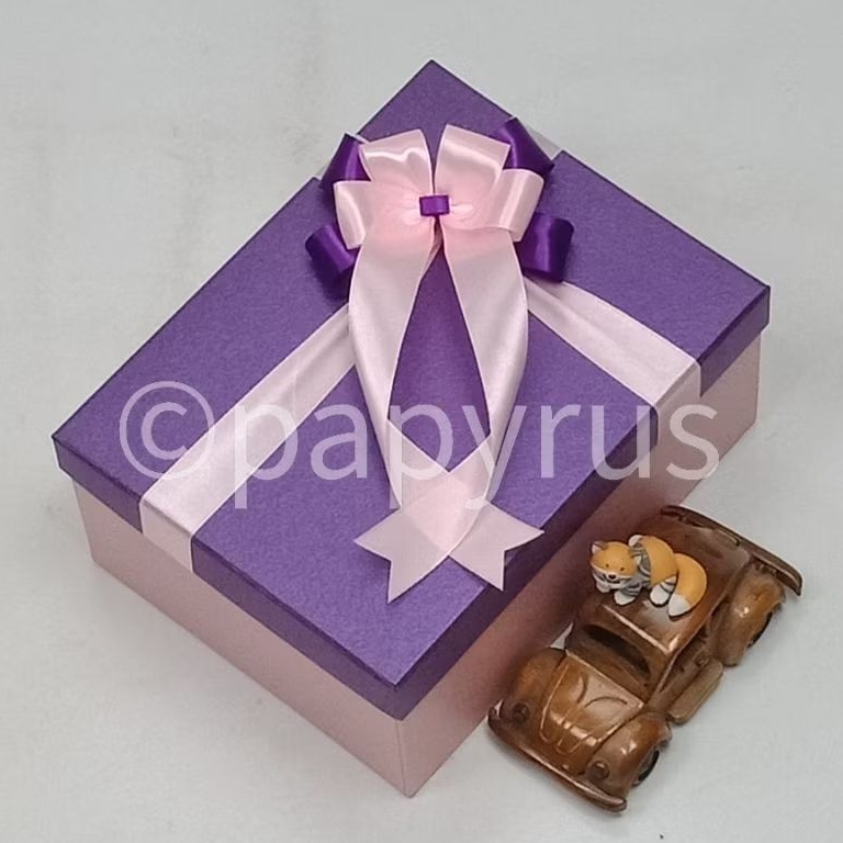 

PAPYRUS Kombinasi 17,5x22,5 Tinggi 10cm Kotak Kado Gift Box V1