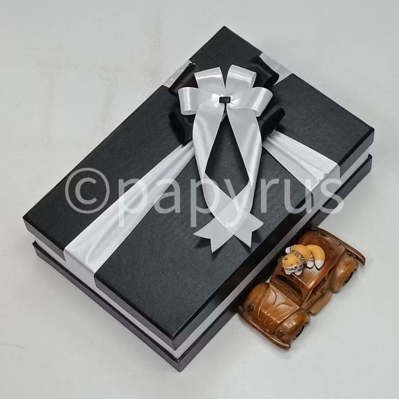 

PAPYRUS Sandwich 20x30 Tinggi 8cm Kotak Kado Gift Box V3