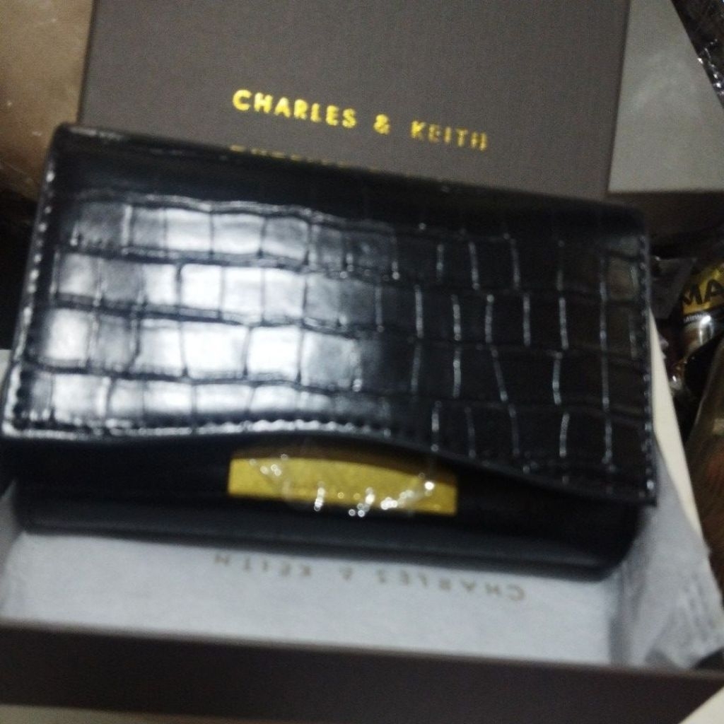 dompet lipat croco Charles n Keith new