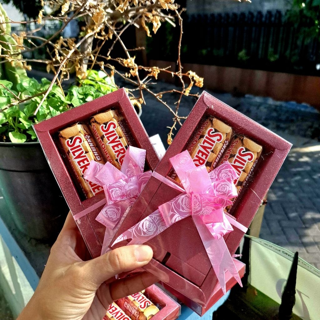 

Hampers Coklat Silverqueen ChungkyBar 30gr Valentine Kado Ulang Tahun Birthday Wisuda Graduation