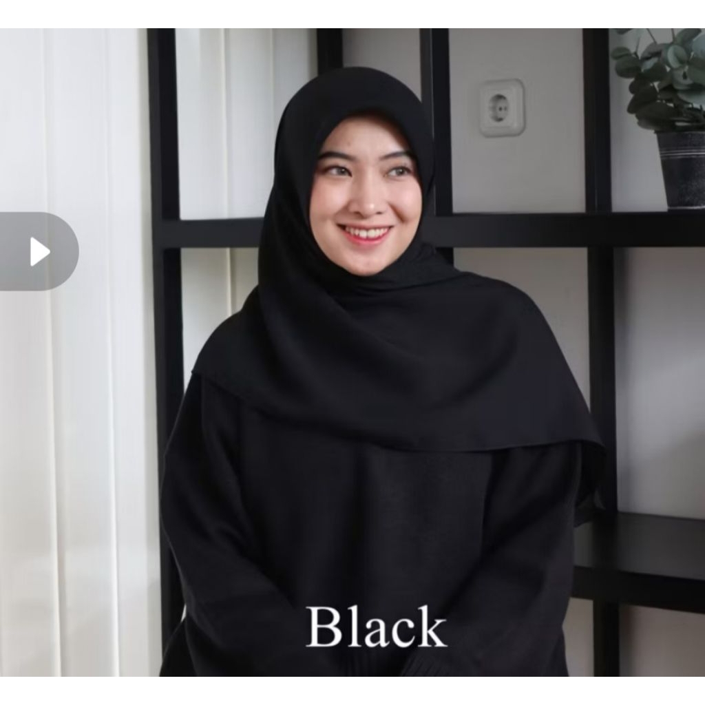 preloved dailyal humaira scarf segi empat oval malay 140x140 black
