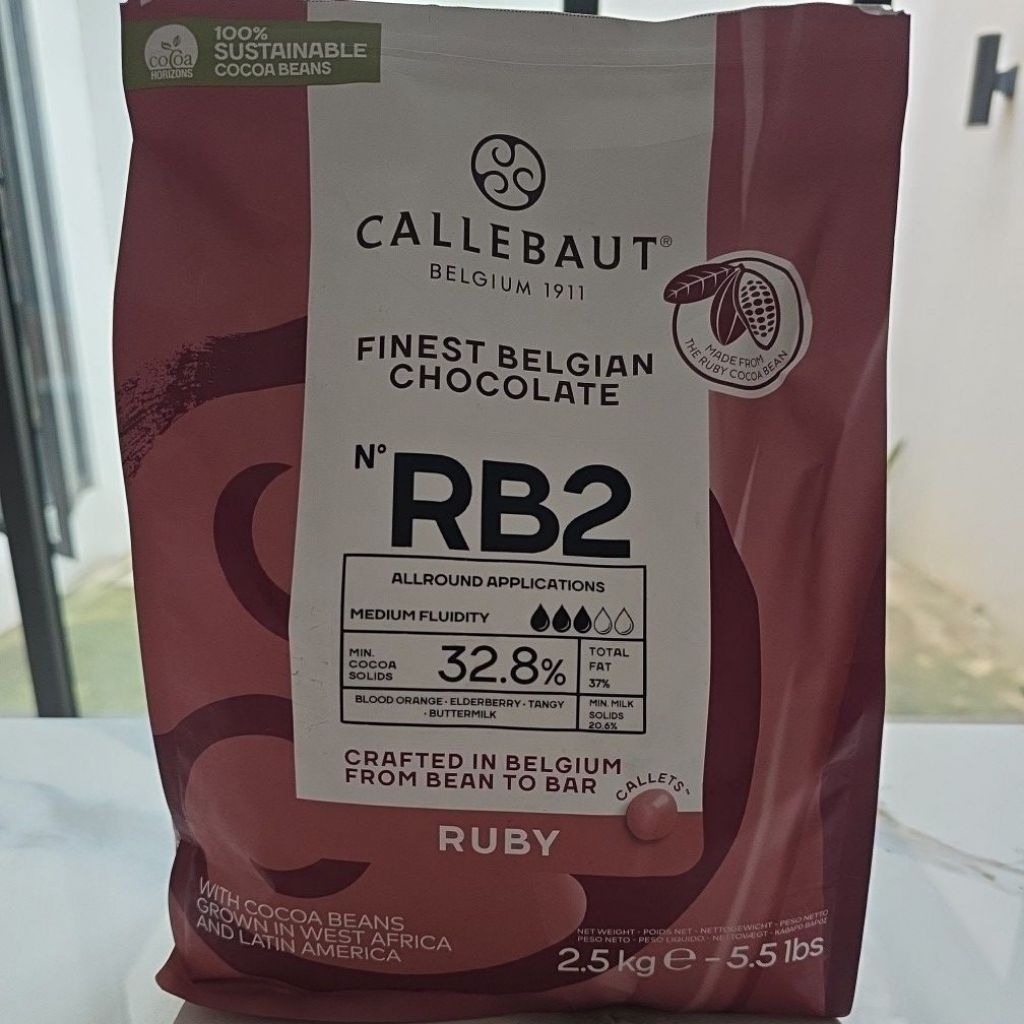 

Callebaut RB2 Ruby Chocolate Callets 32,8% 2,5kg Coklat. Kirim REGULER=LELEH