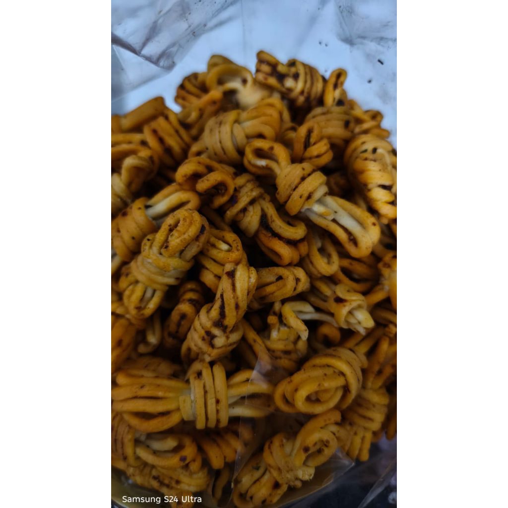 

Mie gulung ori & pedas gurih kriuk