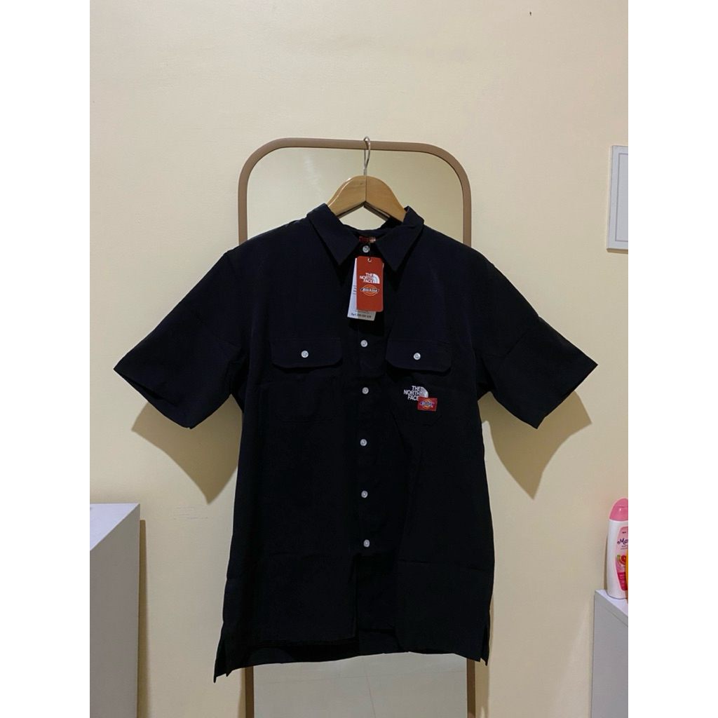 KEMEJA THE NORTH FACE X DICKIES