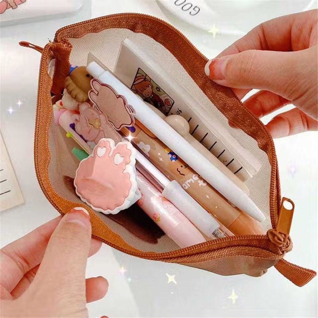 

Tempat Penyimpanan Pensil Zipper Coklat Motif Beruang Case