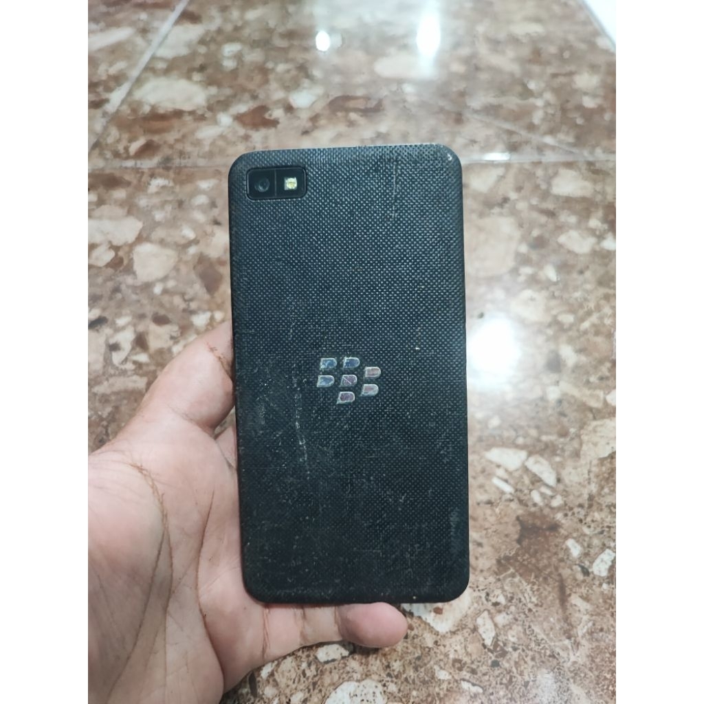 HANDPHONE ORIGINAL BB Z10 - LCD MULUS - MESIN GAMBLING HIDUP ATAU MATI - UNIT SEPERTI DIFOTO