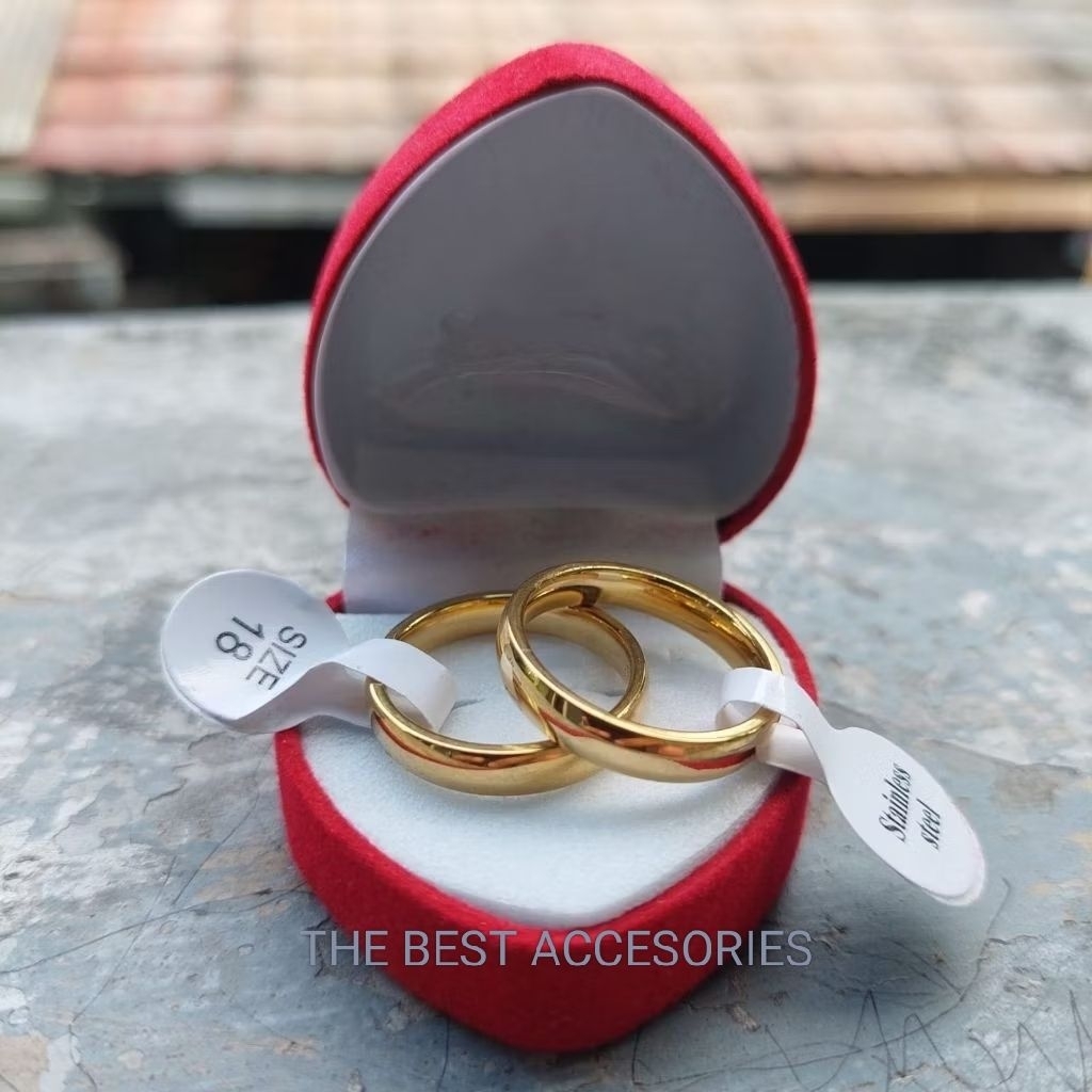 Cincin couple Titanium Cincin Tunangan Motif Emas Polos Anti Karat