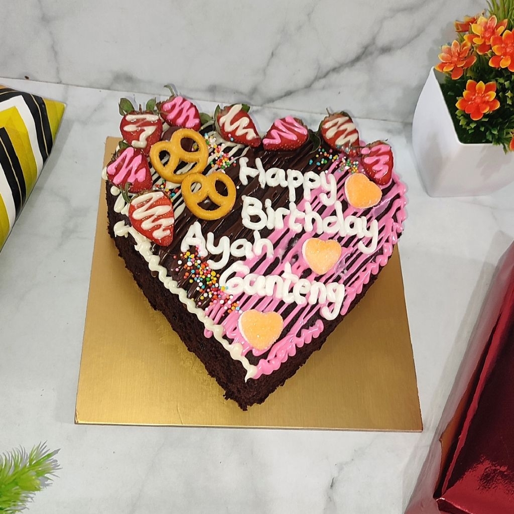 KUE TART ULANG TAHUN HATI LOVE 18CM BLACKPINK BROWNIES KUKUS STRAWBERRY KUE ULTAH HBD HAPPY BDAY ANN