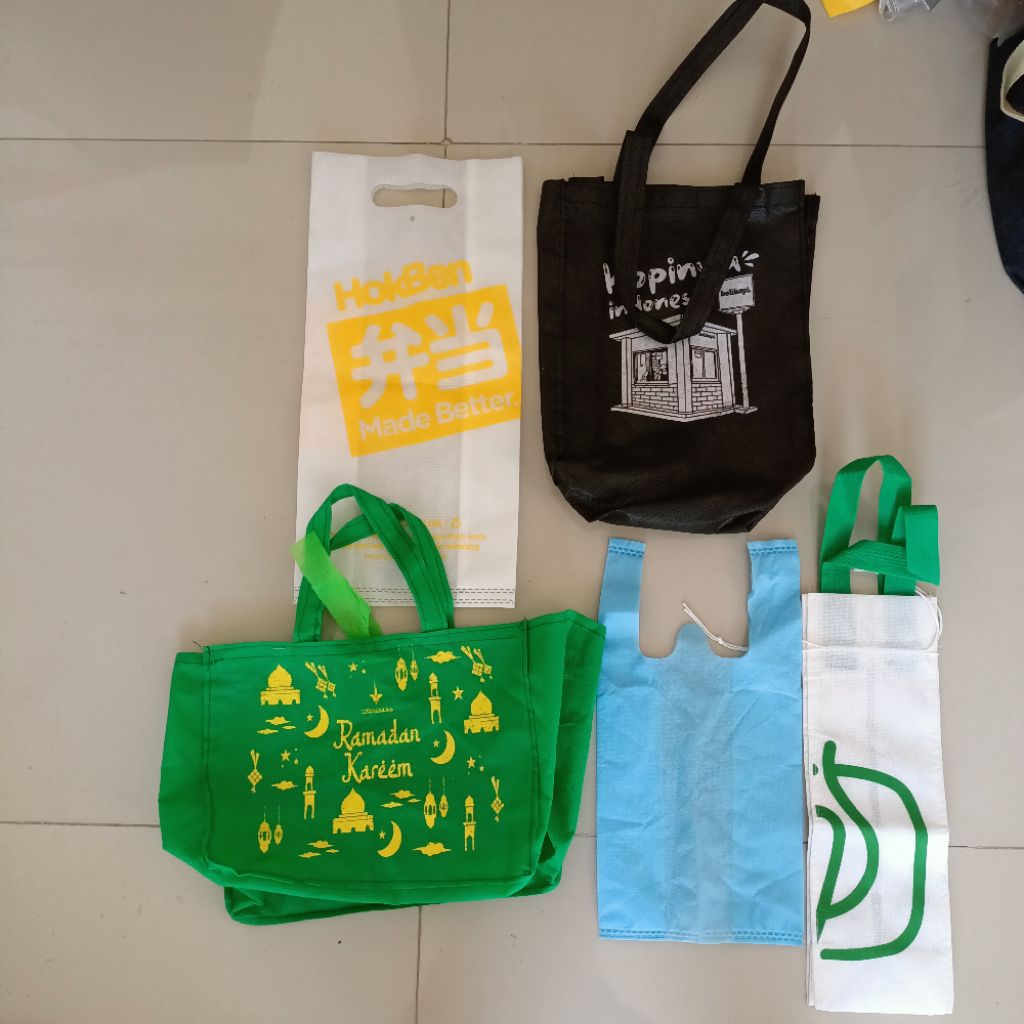 

1 set isi 5 biji Tas spunbon spounbon tas belanja tas pasar mix