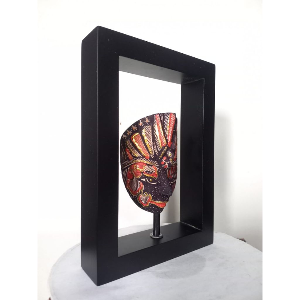 frame topeng kayu batik